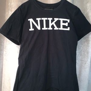 XL Nike The Athletic Tee in black
